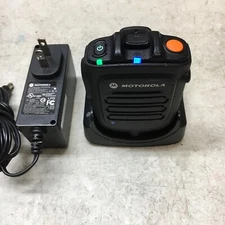 Motorola PMMN4095 RLN6554 Wireless Bluetooth Speaker mic w Charger for APX radio