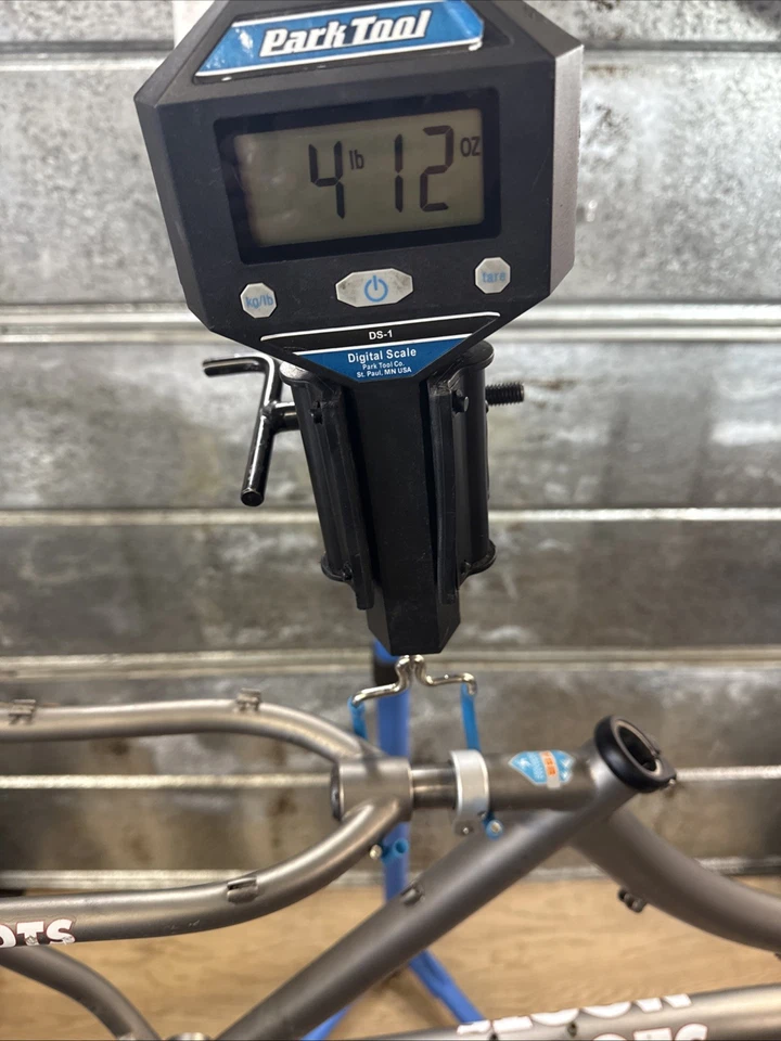 Cuadro de bicicleta de montaña de titanio Moots Rogue YBB mediano 27,5” mediano 18” Foto 3 de 4