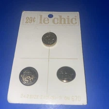 Vintage Le Chic Buttons Medallion Sewing Original Card 670