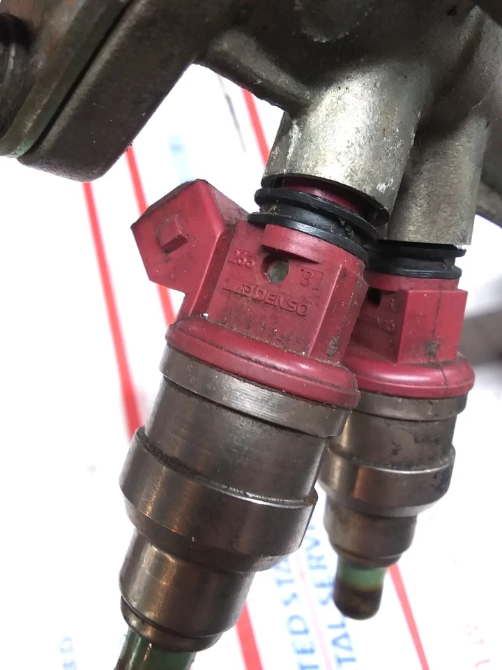 Juego de inyectores de riel de combustible Mitsubishi Expo 4G64 buen estado ohmios comprobar bien Foto 4 de 4