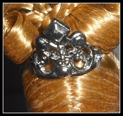 CROWN BARBIE DOLL MATTEL HOLIDAY VISIONS FAUX JEWEL SILVER TIARA ACCESSORY