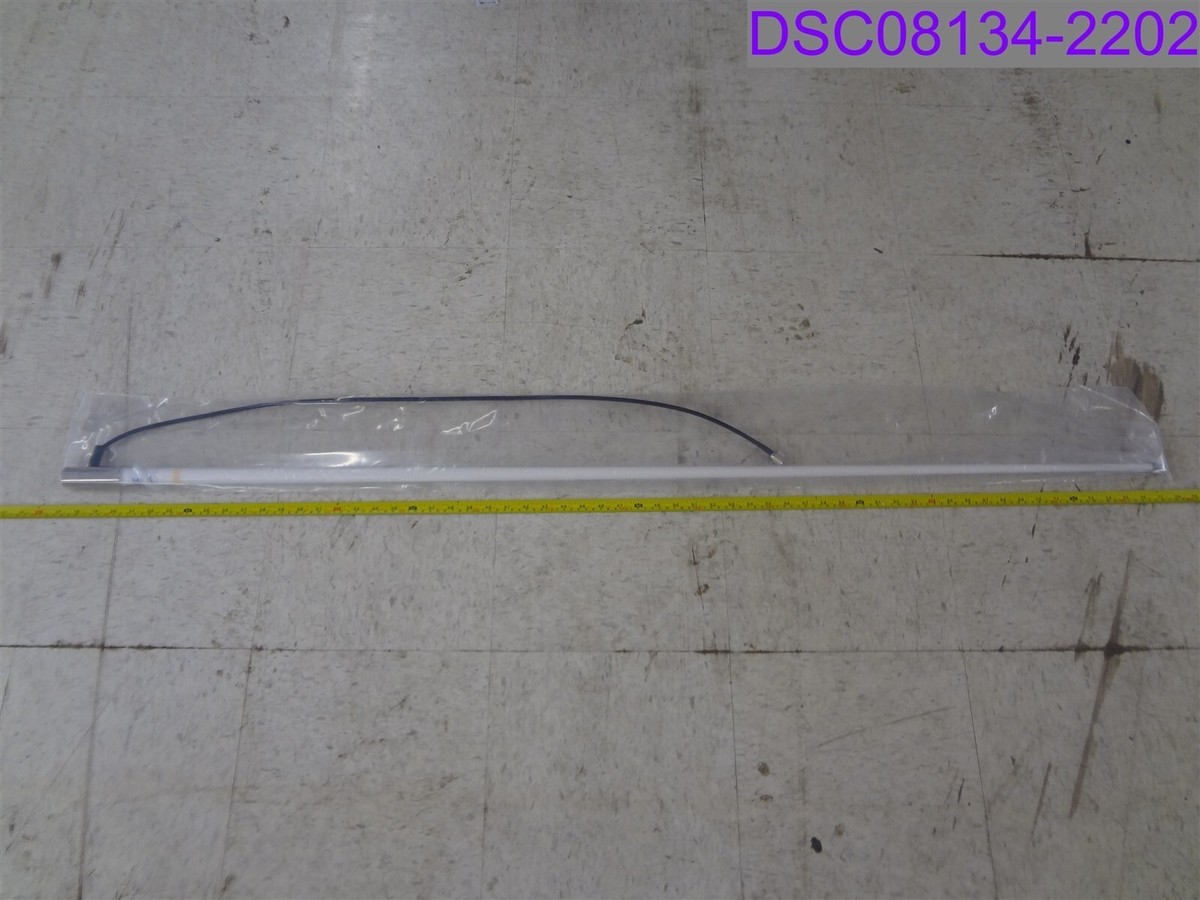 Raymarine Shakespeare VHF Antenna with Mount P/N 1MD70-RAY/A80590