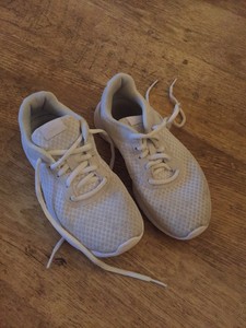 girls white nike trainers