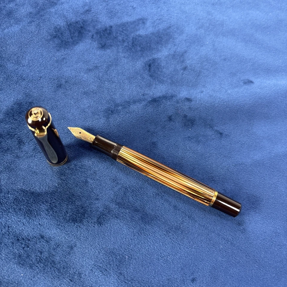 Pelikan Pen M400 Tortoiseshell Brown 14K Gold Fine Nib - Two Chick Logo Germany - Image 2 of 4