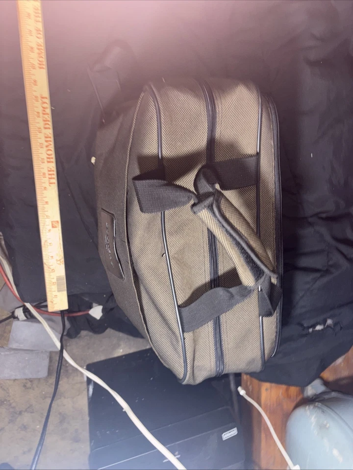 Bolso de viaje duradero Dockers con correa para el hombro y asa Foto 3 de 4