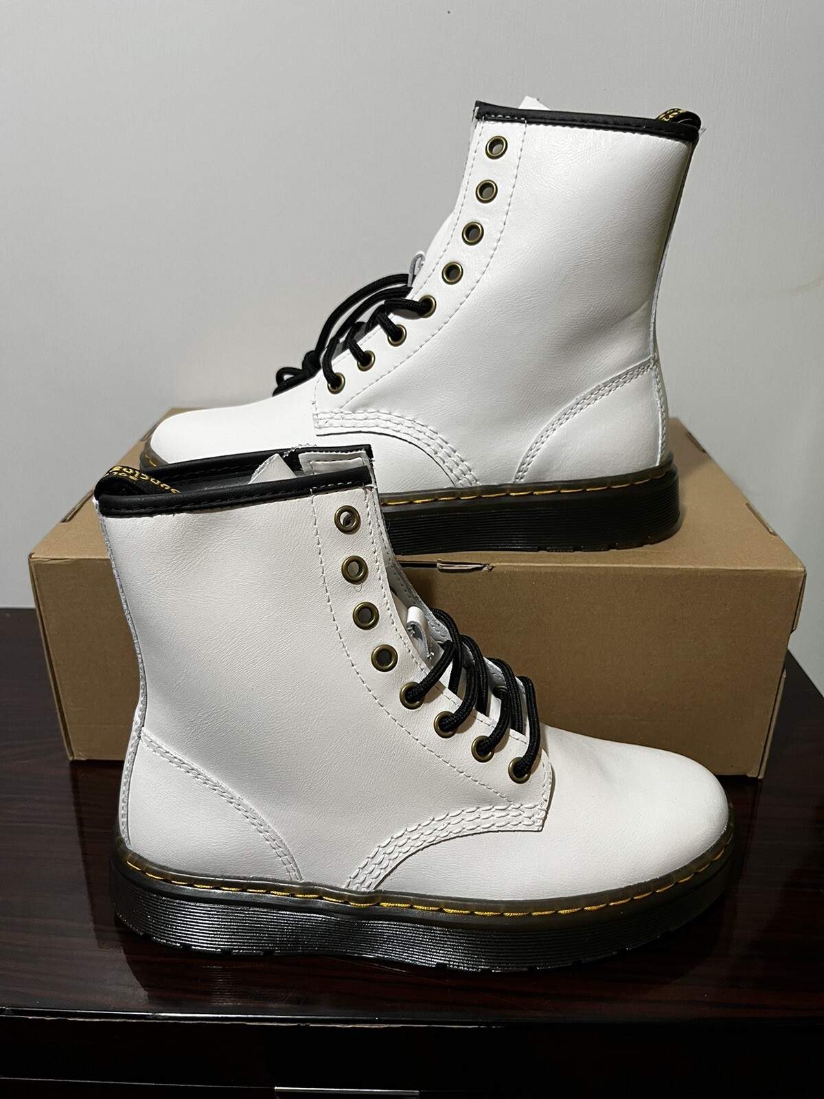 0714T 0714T DR.MARTENS AW004/GV06R EU39号 レディース