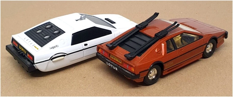 Corgi 1/36 Scale CC93985 - Roger Moore Era Set Lotus Underwater & Ski Bond 007 - Image 2 of 4