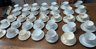 LOT OF 5 VINTAGE TEA CUPS/SAUCERS - All are MATCHED - Deluxe Selection
