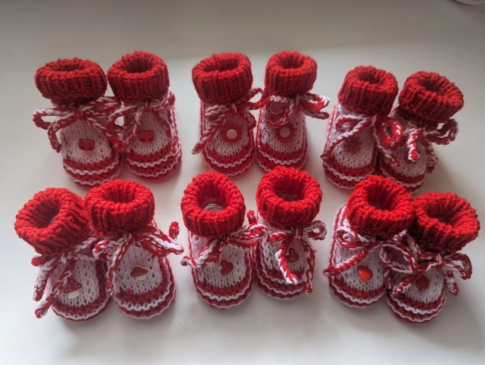 Babyschuhe Erstlingsschuhe rot geringelt mit Motivknopf  0-3 Monate 8 cm - Bild 1 von 1