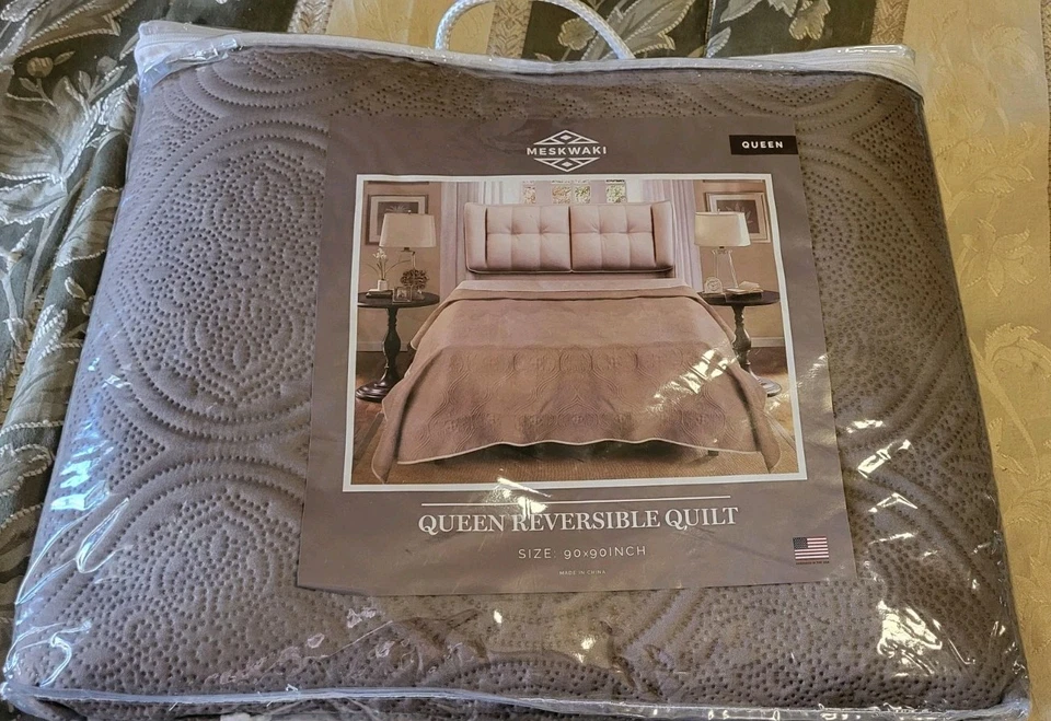 Meskwaki queen reversible quilt 90x90 in brown tan white back comfort soft - Image 3 of 4