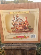 Grandeur Noel 2000 Musical Waterglobe Santa  Elves Christmas Snow Globe