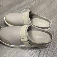 Women s Size 8.5 Staheekum Slip Ons. B89. B99.