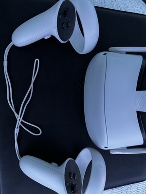 Oculus Quest 2 Virtual Reality Headset 128GB White Includes Controllers