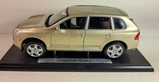 Maisto Porsche Cayenne Turbo 1:18 Diecast w/ Box & Stand
