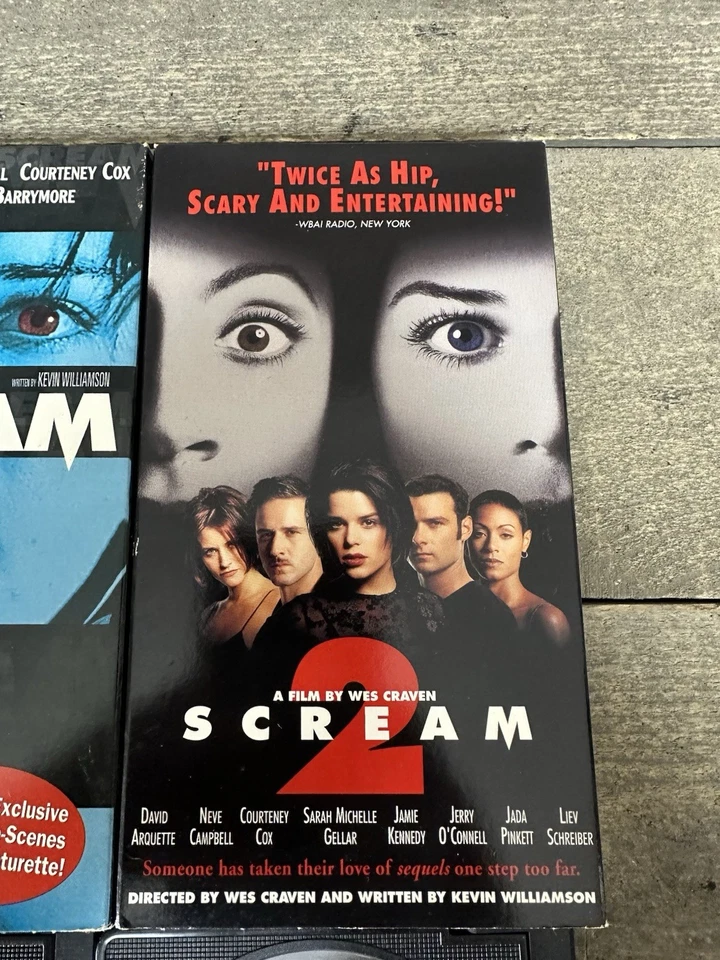 Scream & Scream 2 VHS Cassette Tape Set Neve Campbell Variant Blue Slipcases Foto 2 de 4