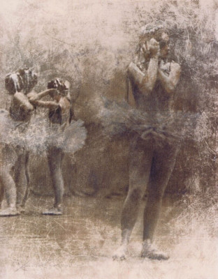 Hendrickson Orig Photo ~ Three BALLERINAS GETTING READY TO DANCE 8x11'' Signed