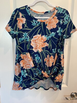 Viamore women s S/M short sleeve blouse, So Soft w Beautiful Shirred Detail