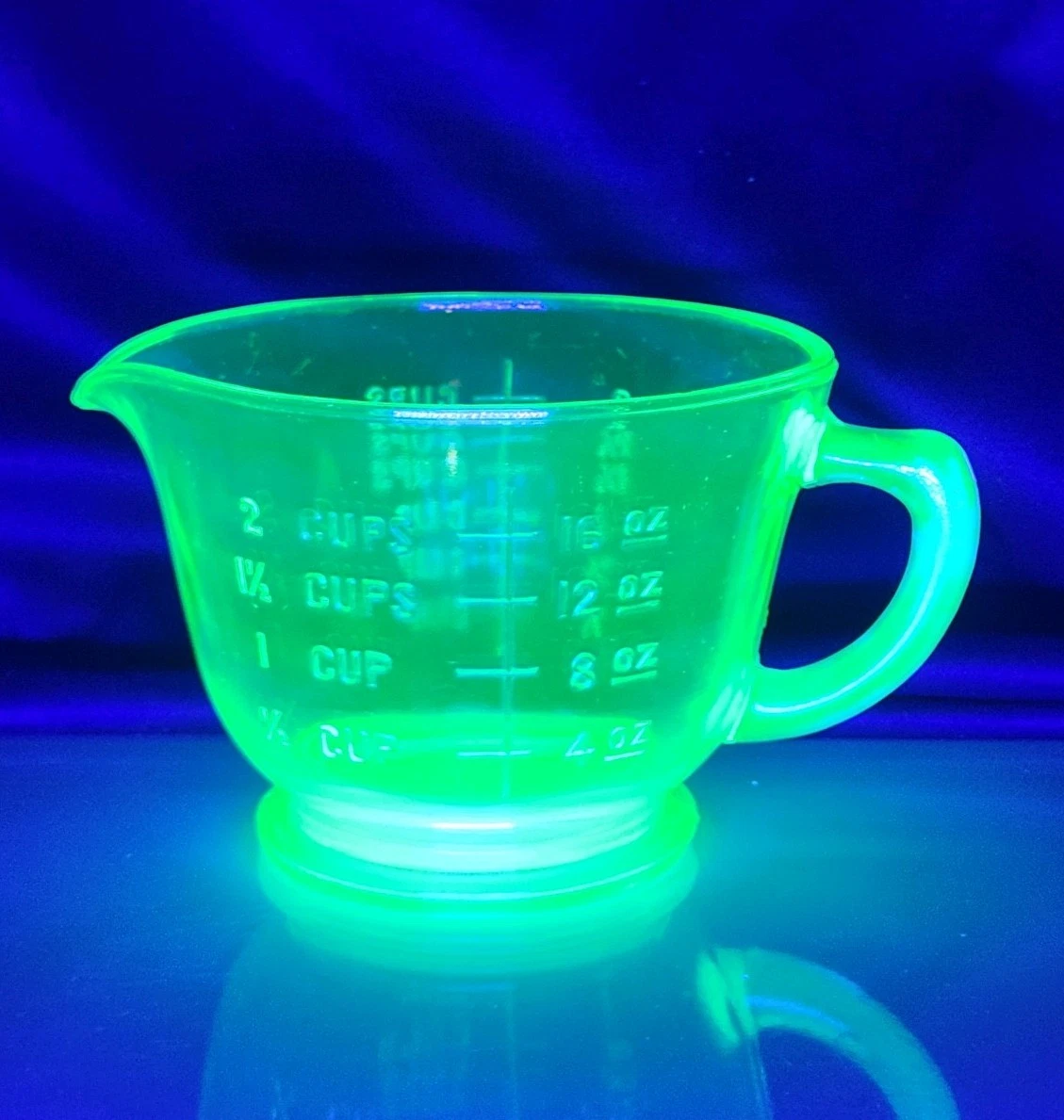 Vintage Green Uranium Glass Graduated 2 Cup Measuring Cup w/ Handle & Spout
