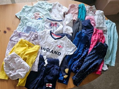6-12 Monate Konvolut Kleidung, Hosen, Shorts, Tshirts, Achselzucken