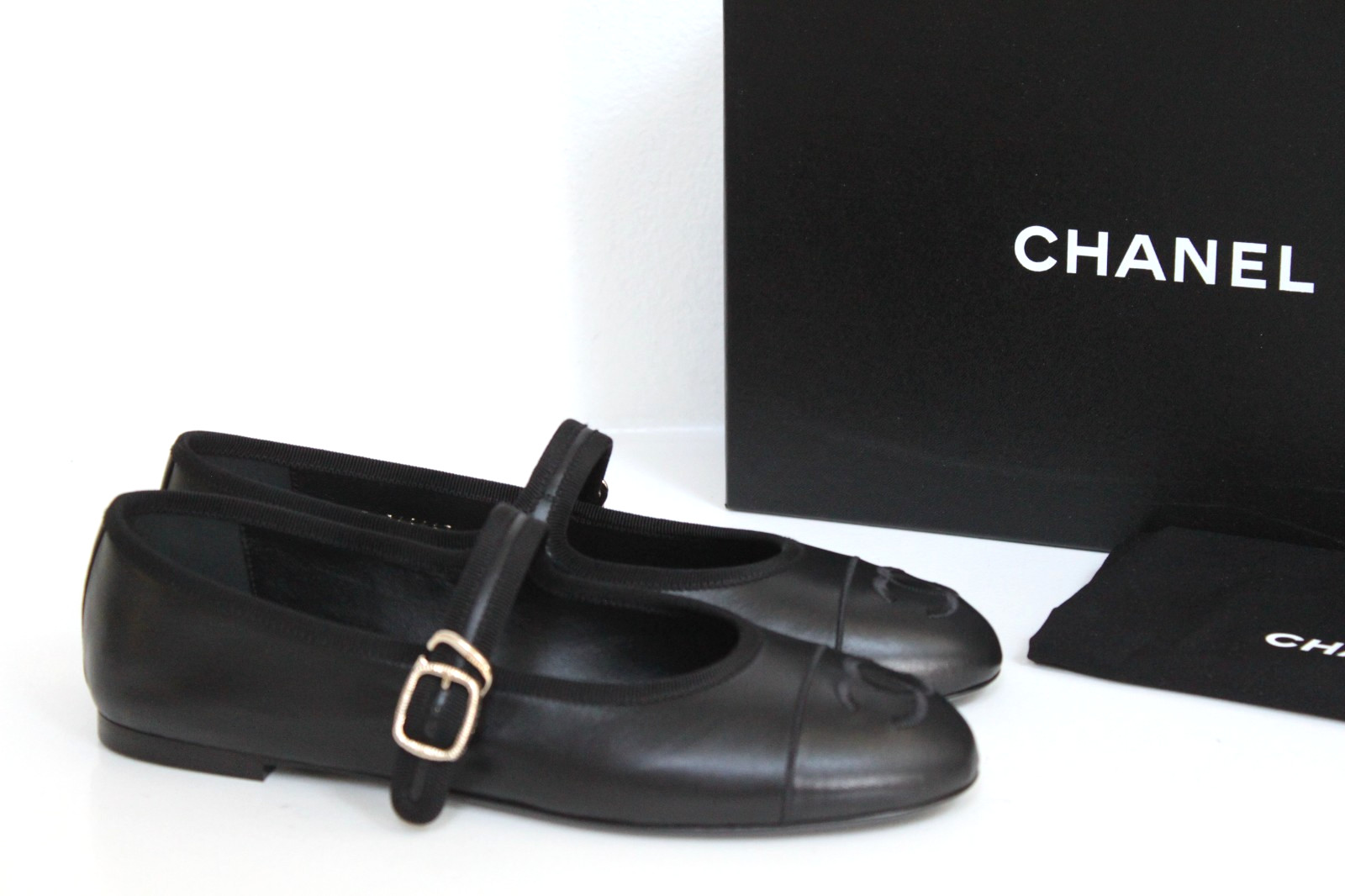 sz 7.5 / 38 CHANEL Black Lambskin CC Logo Mary Janes Ballet Moccasin Flat Shoes