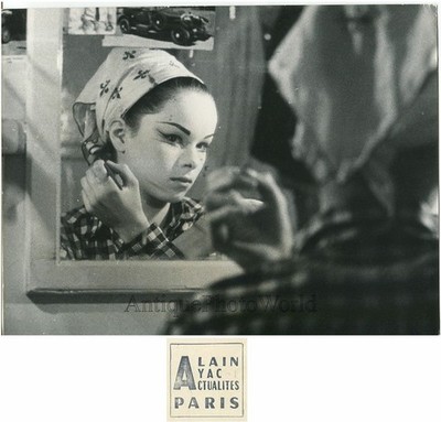 Geraldine Chaplin actress putting on make up by mirror vintage art photo