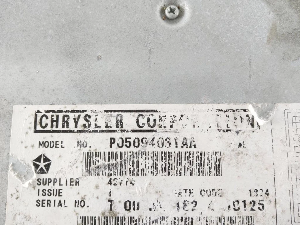 Chrysler Pacifica 2004 cambiador CD / DVD P05094831AA RZV59329 - Imagen 2 de 4