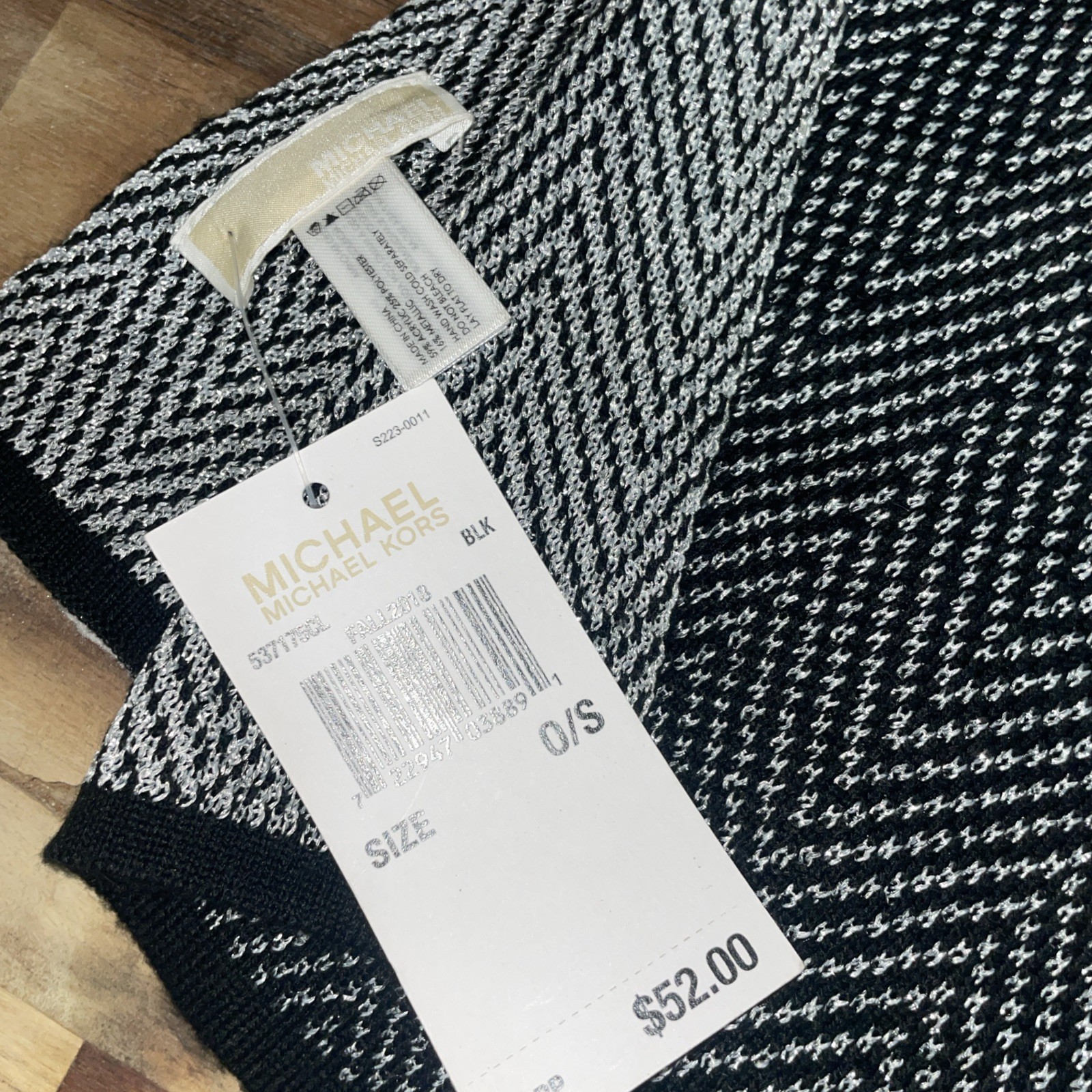 NWT Michael Kors Women's Black/White Metallic Zig Zag Logo  Scarf Fall 2018 thumbnail 2