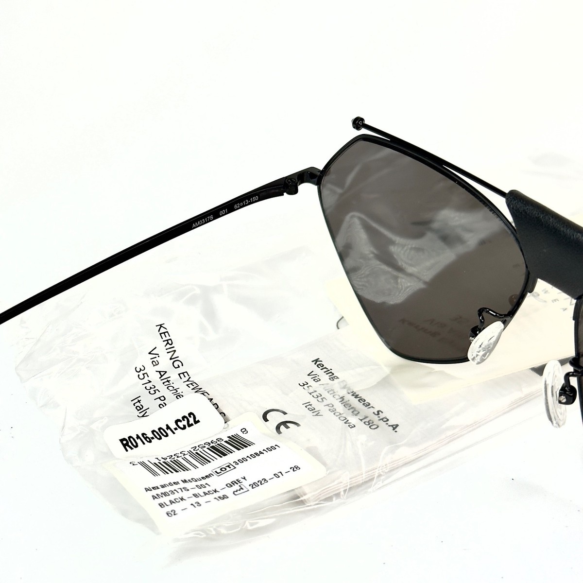 ALEXANDER MCQUEEN AM0317S Black Leather Floating Skull Metal