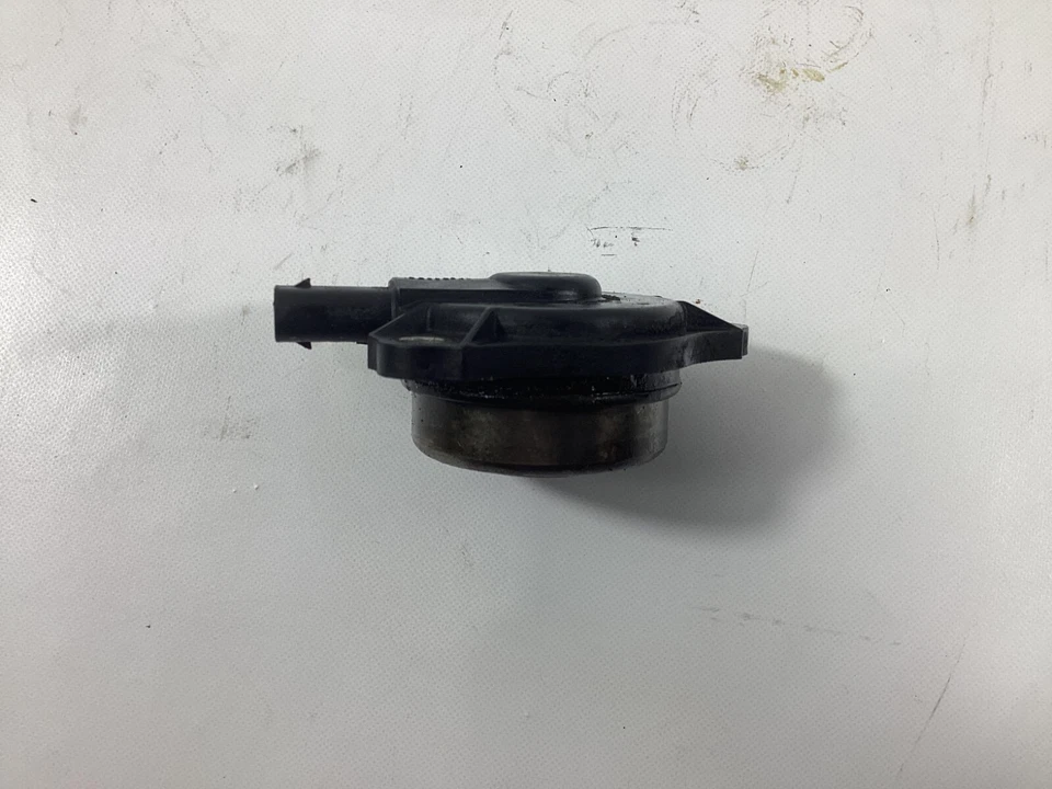 Imán ajustador del árbol de levas del motor Mercedes-Benz ML350 2006-2011 A2720510177 OEM. Foto 3 de 4