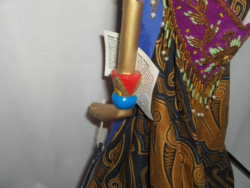 Vntg Indonesian Wayang Golek Marionette Rama Puppet Batik & Velvet Jointed 24" - Picture 12 of 12