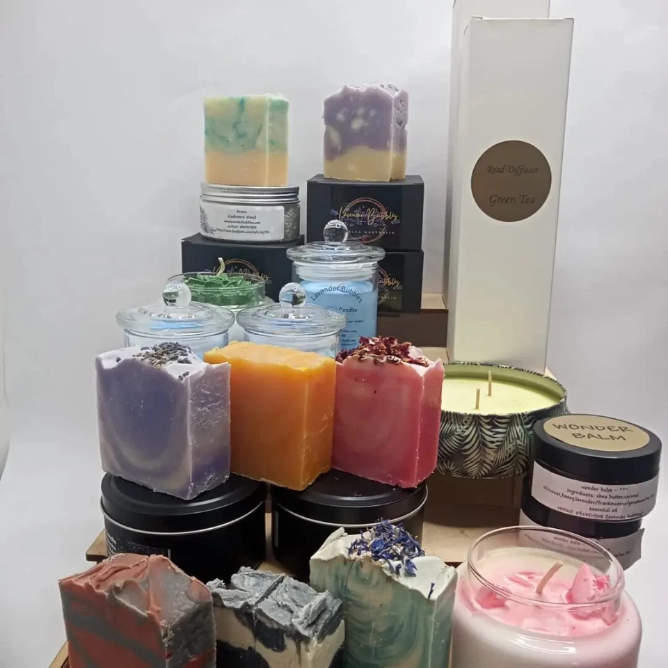 Cesta paquete de regalo para ella + difusor de coche gratis / paquete de regalo para mamá / cesta de cumpleaños Foto 2 de 2