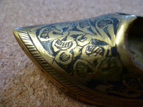 2 x INDIAN CLOISONNE BRASS SLIPPER SHAPED ASH TRAYS. INDIAN MINI BRASS SLIPPERS - Bild 7 von 7