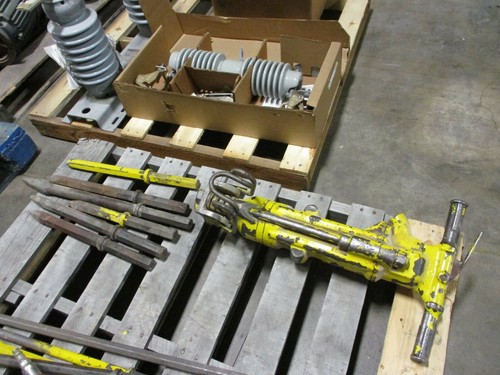 Chicago Pneumatic Pavement Breaker/Jack 
