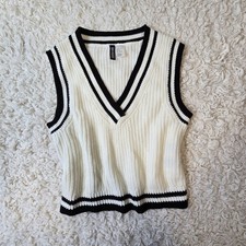 H M Divided Cropped Cableknit Sweater Vest, Size S