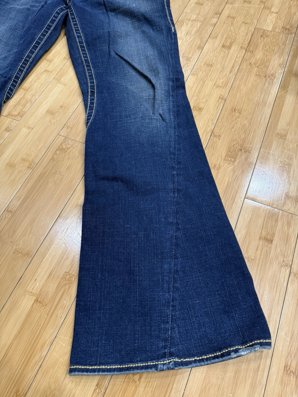 True Religion Disco Joey Big T Jeans Crystal Buttons Women’s 32 Flare Leg Y2K thumbnail 4