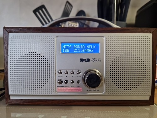 DAB Radio - ROT von Sainsburys 583259 komplett mit Netzkabel