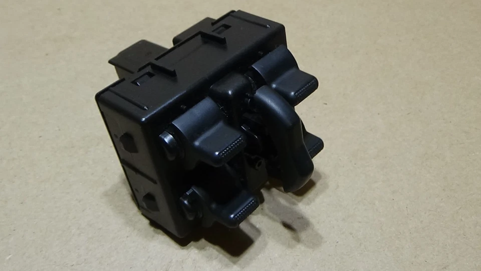 2007-2010 jeep Wrangler JK Power Window Switch - Image 4 of 4