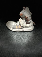 under armour shoes Kids Grey And Orange Size 1.5 Great Condition