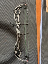 Bowtech Reckoning 38 Gen 2 RH Grey 27-32/ 60 - USED