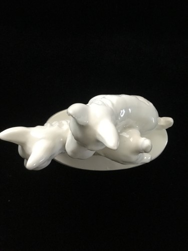 Vintage Puppy Dogs Terriers Playing Figurine All White Porcelain - Picture 3 of 7