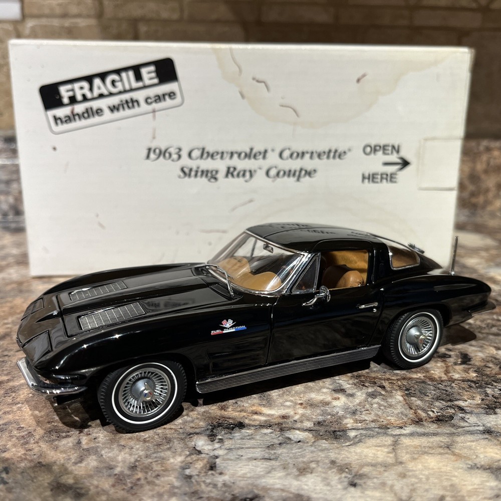 Rare 1963 Corvette Stingray Coupe 1:24 Model by Danbury Mint in Tuxedo Black  