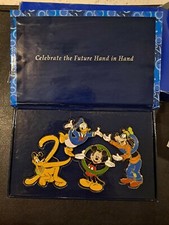 Disney Pins 2000