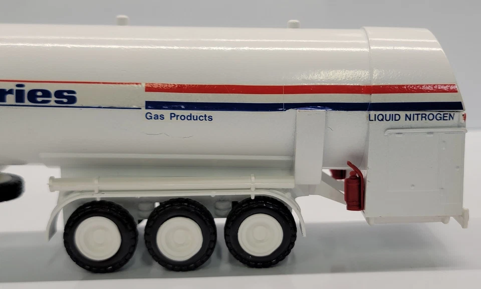 Conrad 3523 Freightliner COE Truck & Tri-Axle Trailer MG Industries Gas NOS 1:50 - Image 4 of 4