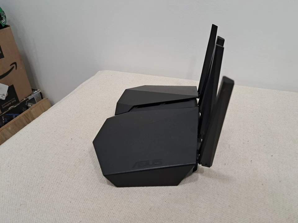 Router para juegos ASUS Dual Band Wi-Fi 6, modelo: AX5400 / RT-AX82U lote #1 Foto 3 de 4