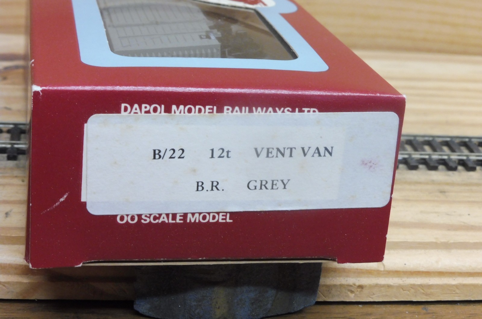 DAPOL B22 B R 12TON SINGLE VENT VAN M501085 LIGHT GREY 00 GAUGE NEW EBay
