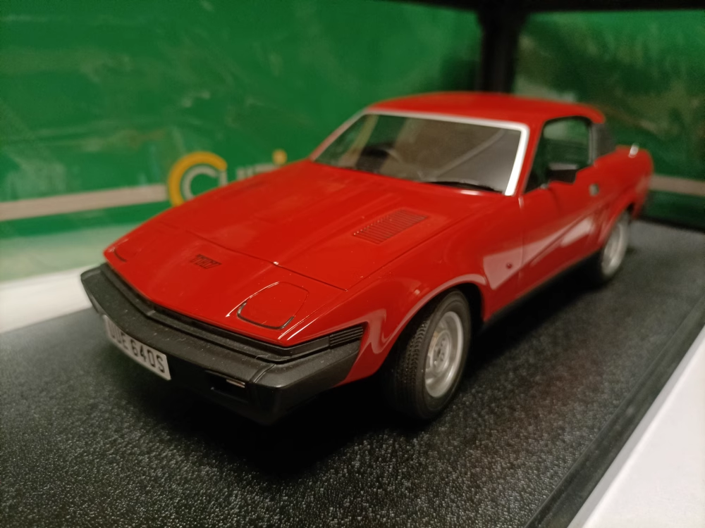 Triumph TR7 Coupé rouge 1979 1/18 Cult Models