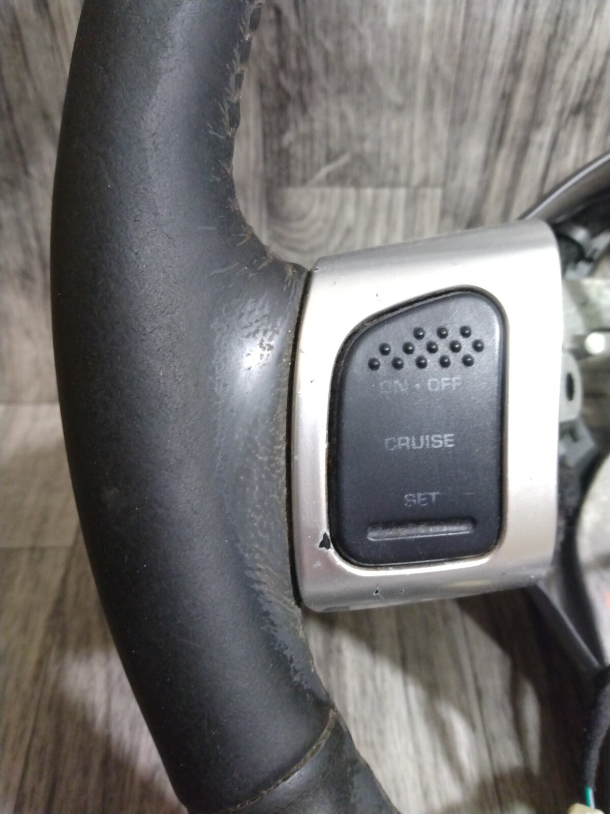 20022006 JEEP LIBERTY STEERING WHEEL LEATHER GRAY OEM eBay