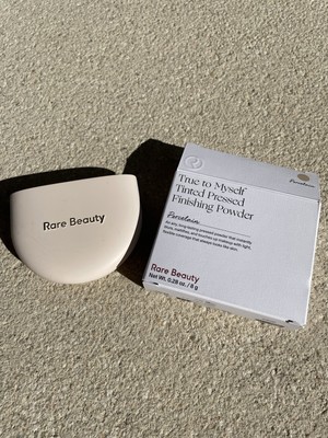 Rare Beauty Puder Porcelain Tinted Pressed Powder True To Myself