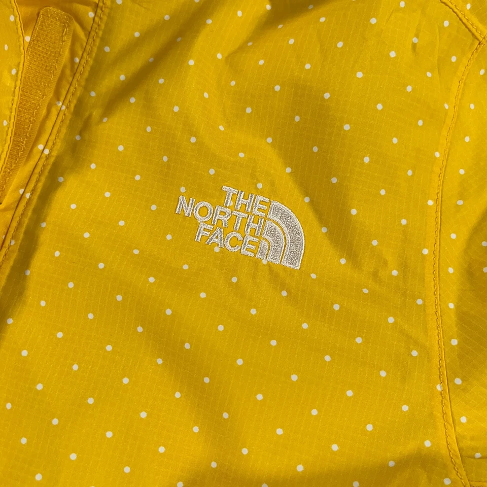 Chaqueta de lluvia North Face para mujer pequeña amarilla blanca lunares resolución logotipo exterior Foto 3 de 4