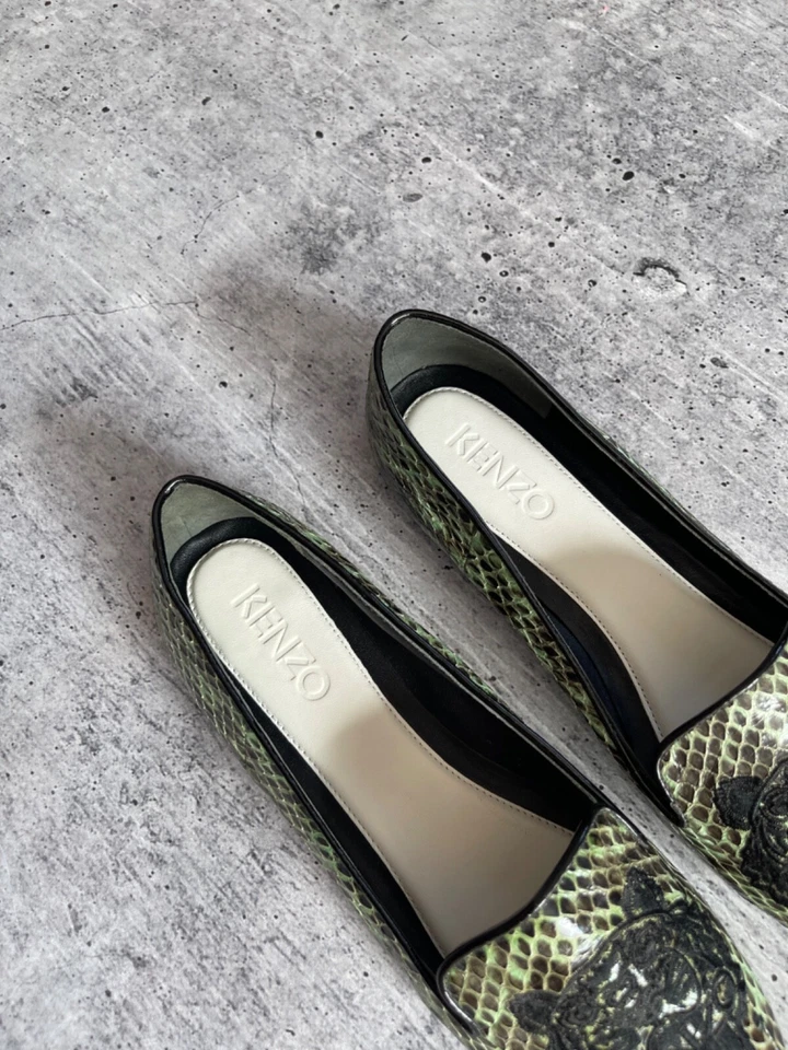 Kenzo Black Green Loafers Size 35 - Snake Skin Effect with Tiger Embroidery - Image 3 of 4